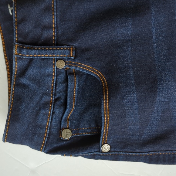 Tahari Distressed Whiskering Dark Wash Jeans 4/27 Dark Wash Blue - Picture 6 of 15